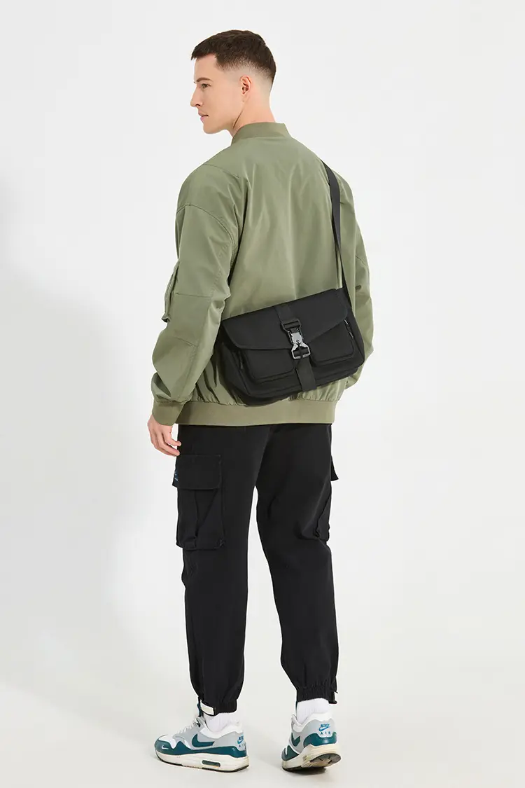 Túi đeo chéo nắp gài nam tối giản in logo theo yêu cầu tui deo cheo nap gai nam toi gian in logo theo yeu cau 12