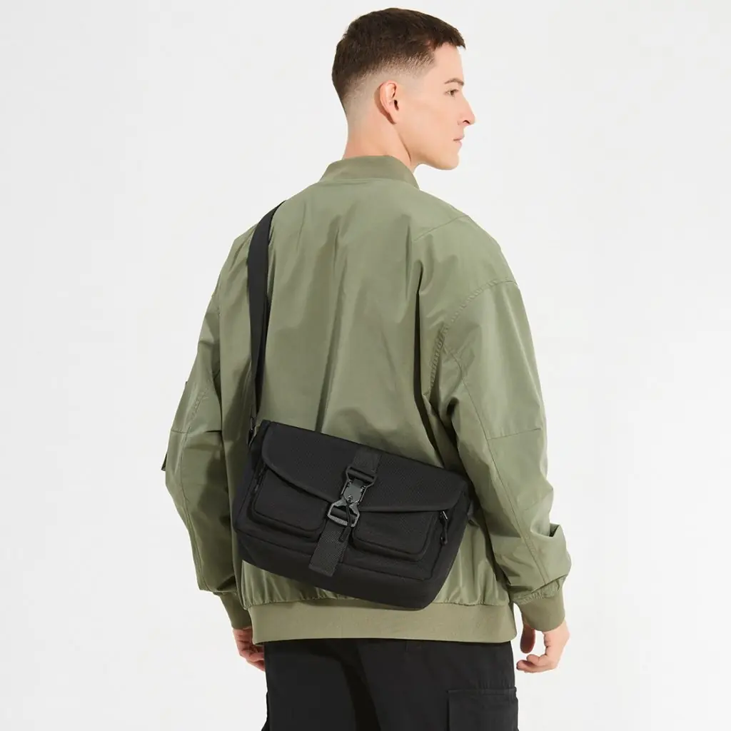 Túi đeo chéo nắp gài nam tối giản in logo theo yêu cầu Túi đeo chéo nắp gài nam tối giản in logo theo yêu cầu - Ảnh 6