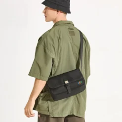 Alternative view of Túi đeo chéo nắp gài thời trang nam in logo theo yêu cầu mới